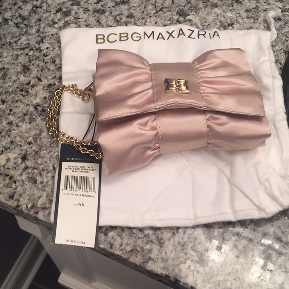 BCBGMaxAzria Handbags - NWT BCBG MAXAZRIA mini bow wristlet